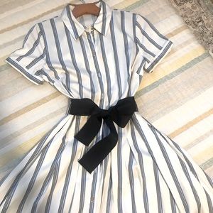 💚Adorable Karl Lagerfeld plead dress size 4💚